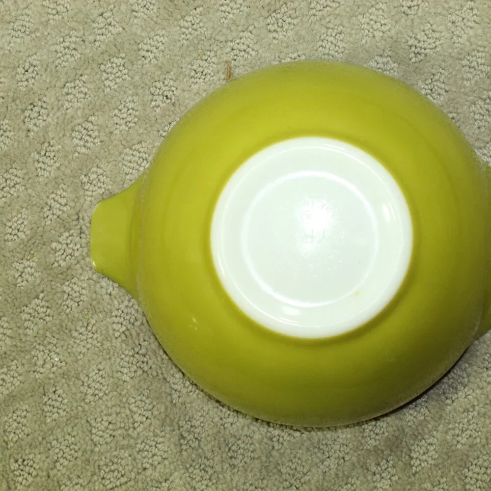 Vintage Pyrex VERDE GREEN Avocado Cinderella Nesting Mixing Bowls Set of 4